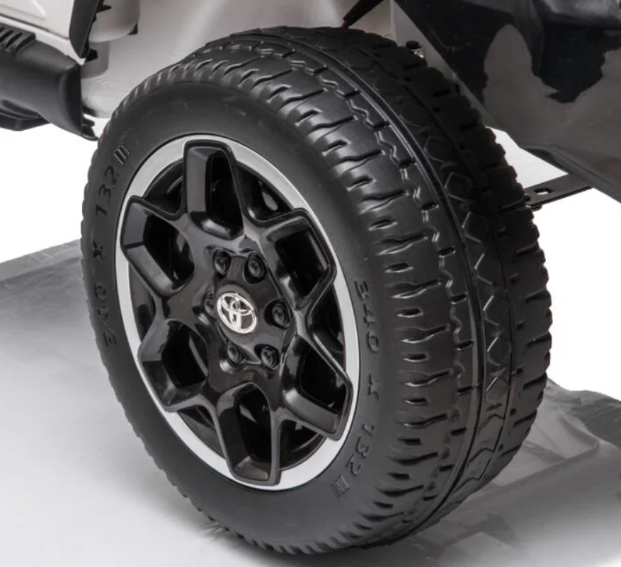Detalhe da Toyota Hilux elétrica
