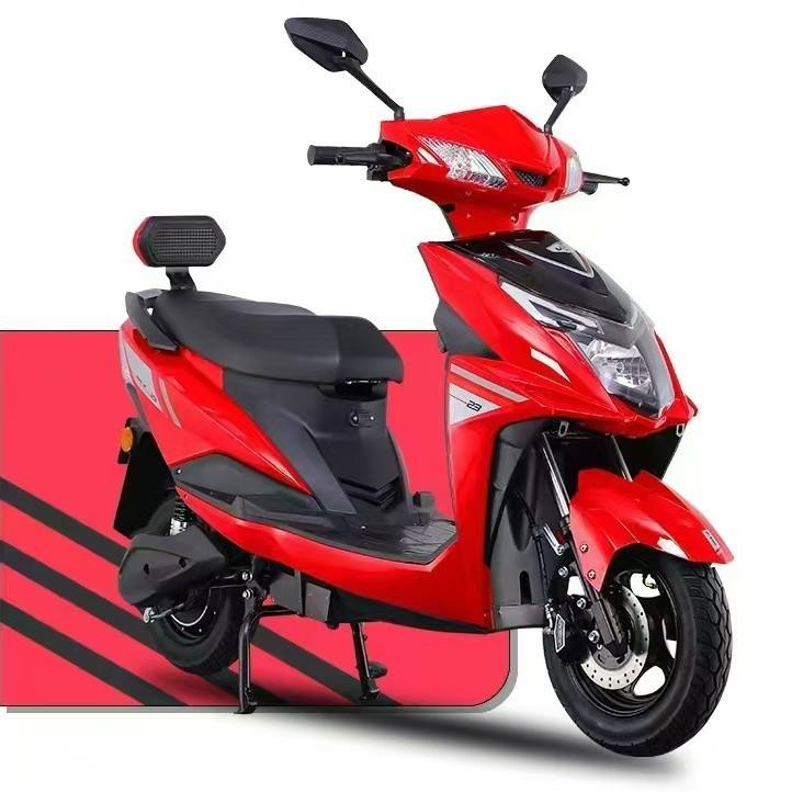 Scooter elétrica cor vermelha
